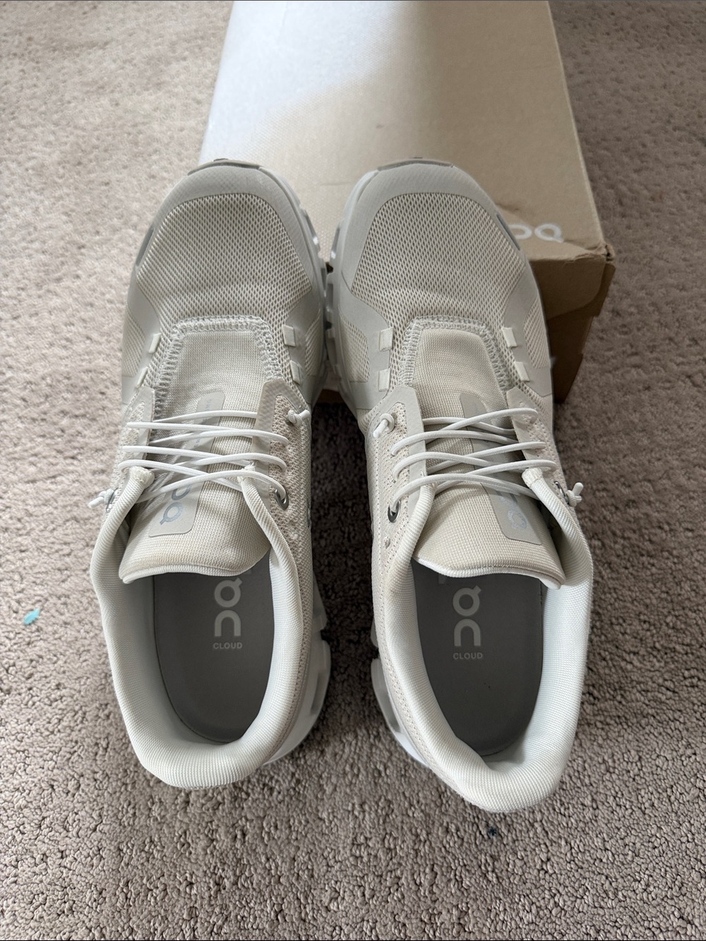 On Running women’s Cloud Sneakers in Light Cream - Picture 4 of 10